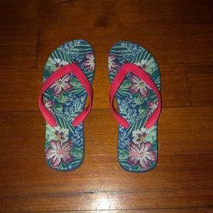 Vineyard Vines Flip Flops